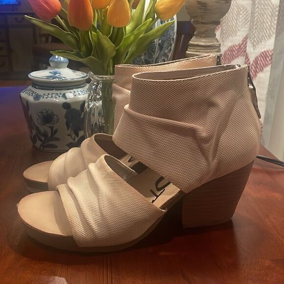 OTBT Patchouli Heeled Leather Sandal Cream - 8.5 - New in Box w/out top - Picture 3 of 12